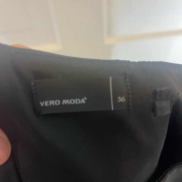 Vero Moda one-shoulder dress with beautiful bow detailing - Picture 4 of 4